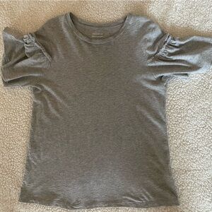 Cute T-shirt with ruffle sleeves